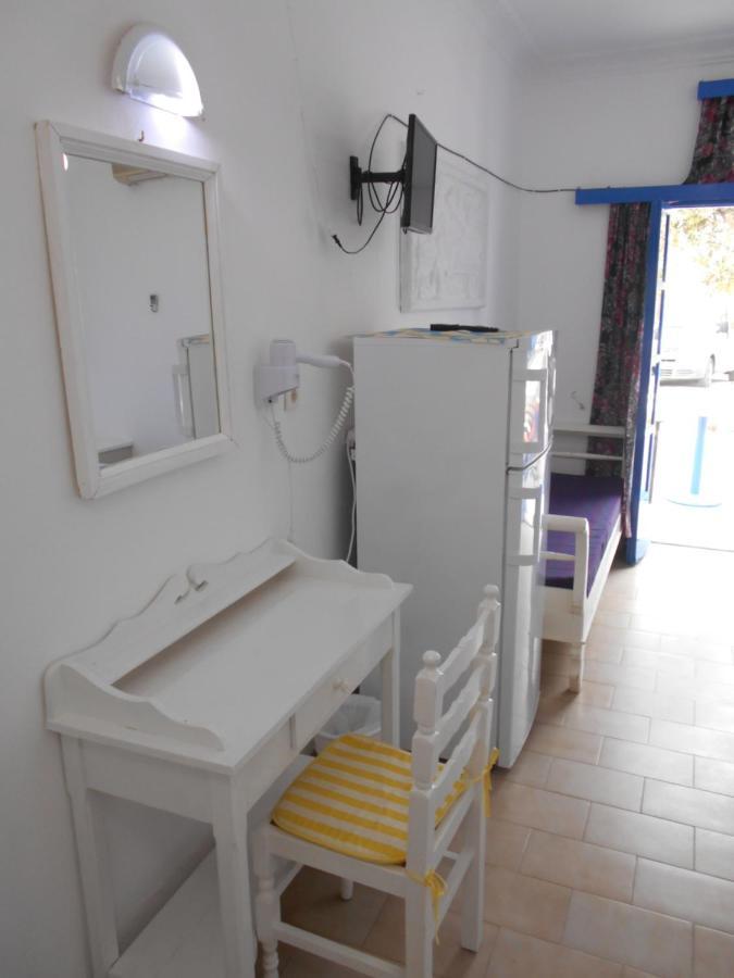 The Three Anchors Rooms Emporio  Bagian luar foto