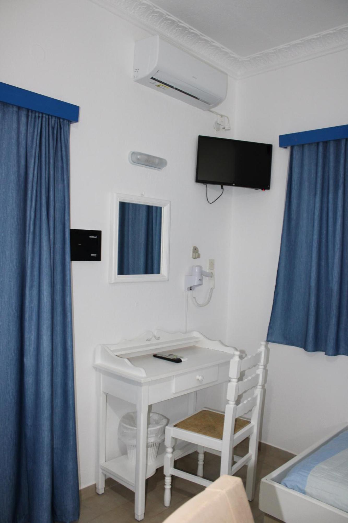 The Three Anchors Rooms Emporio  Bagian luar foto